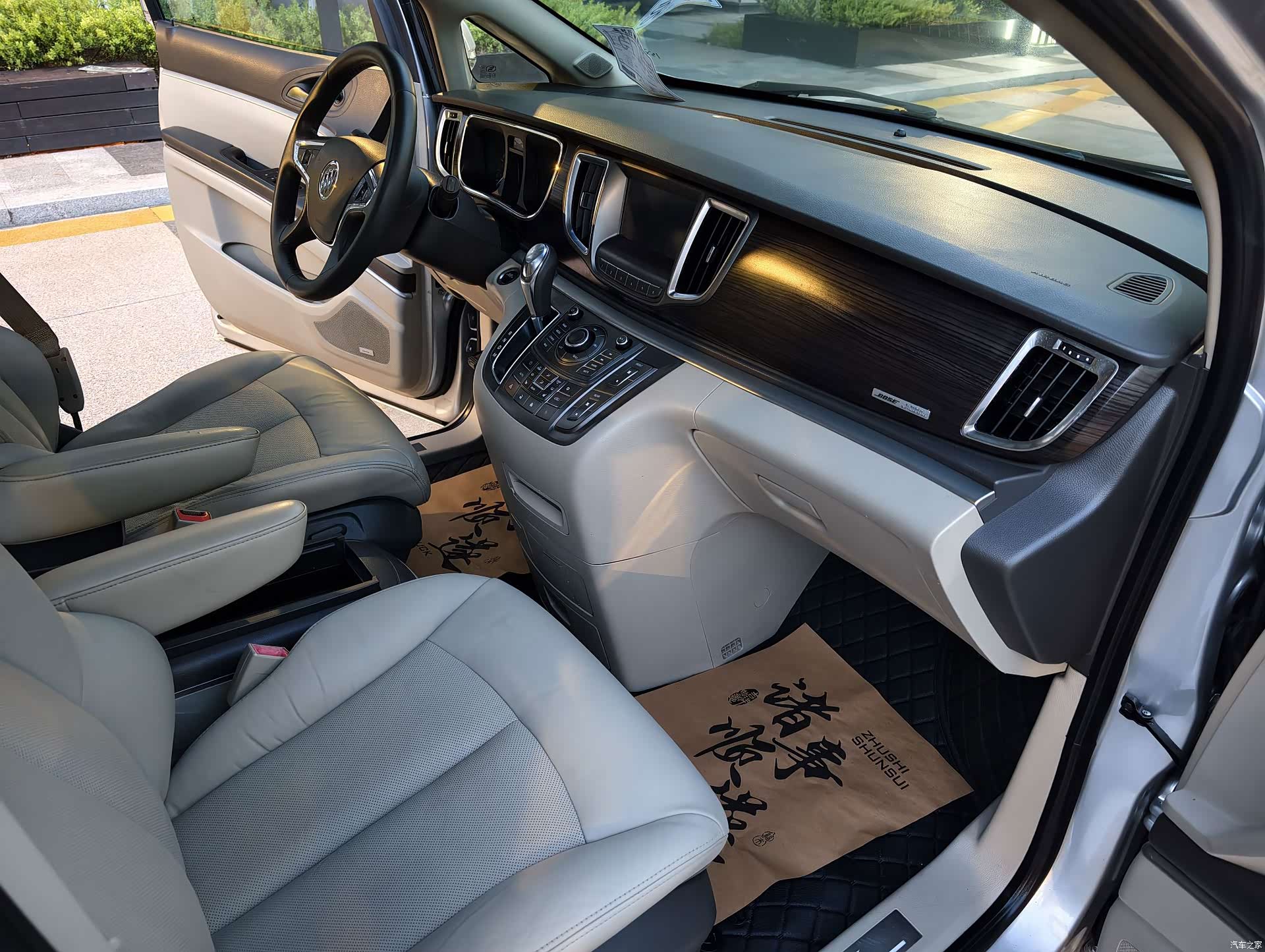 Buick GL8, 2012 8