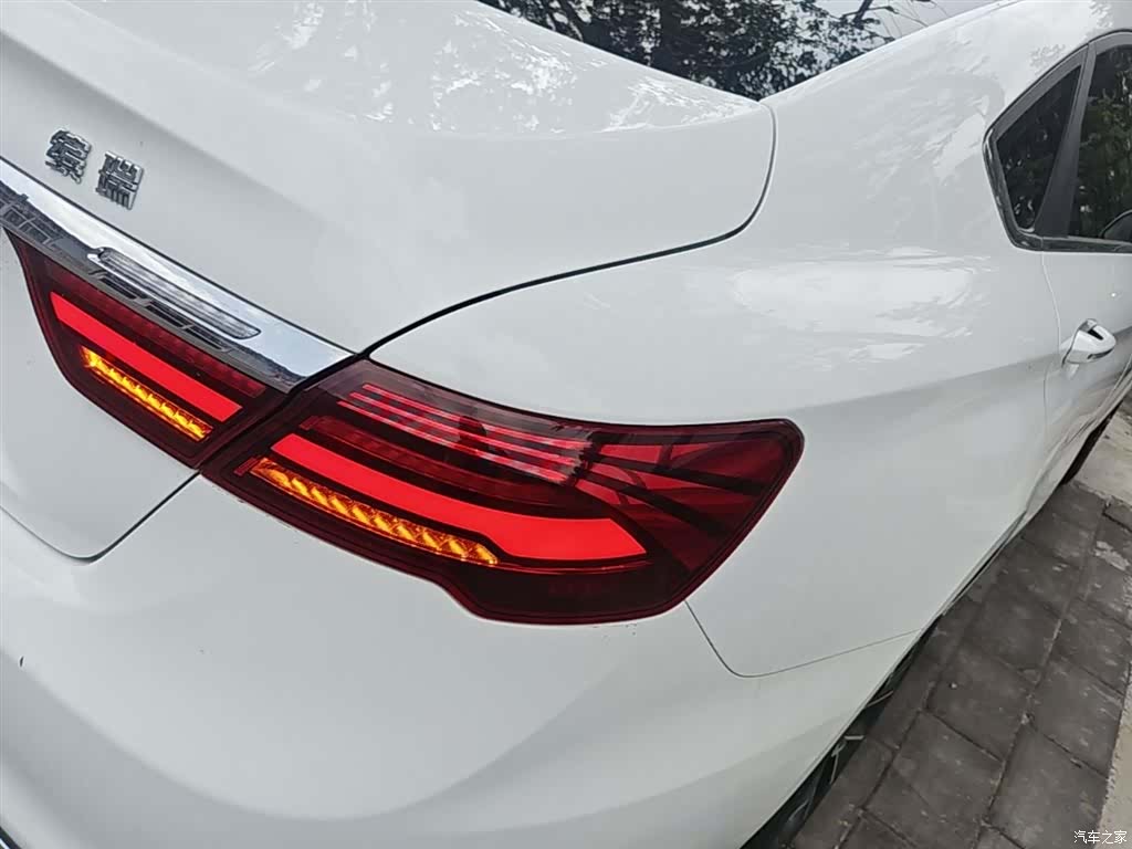 Geely Binray, 2022 8