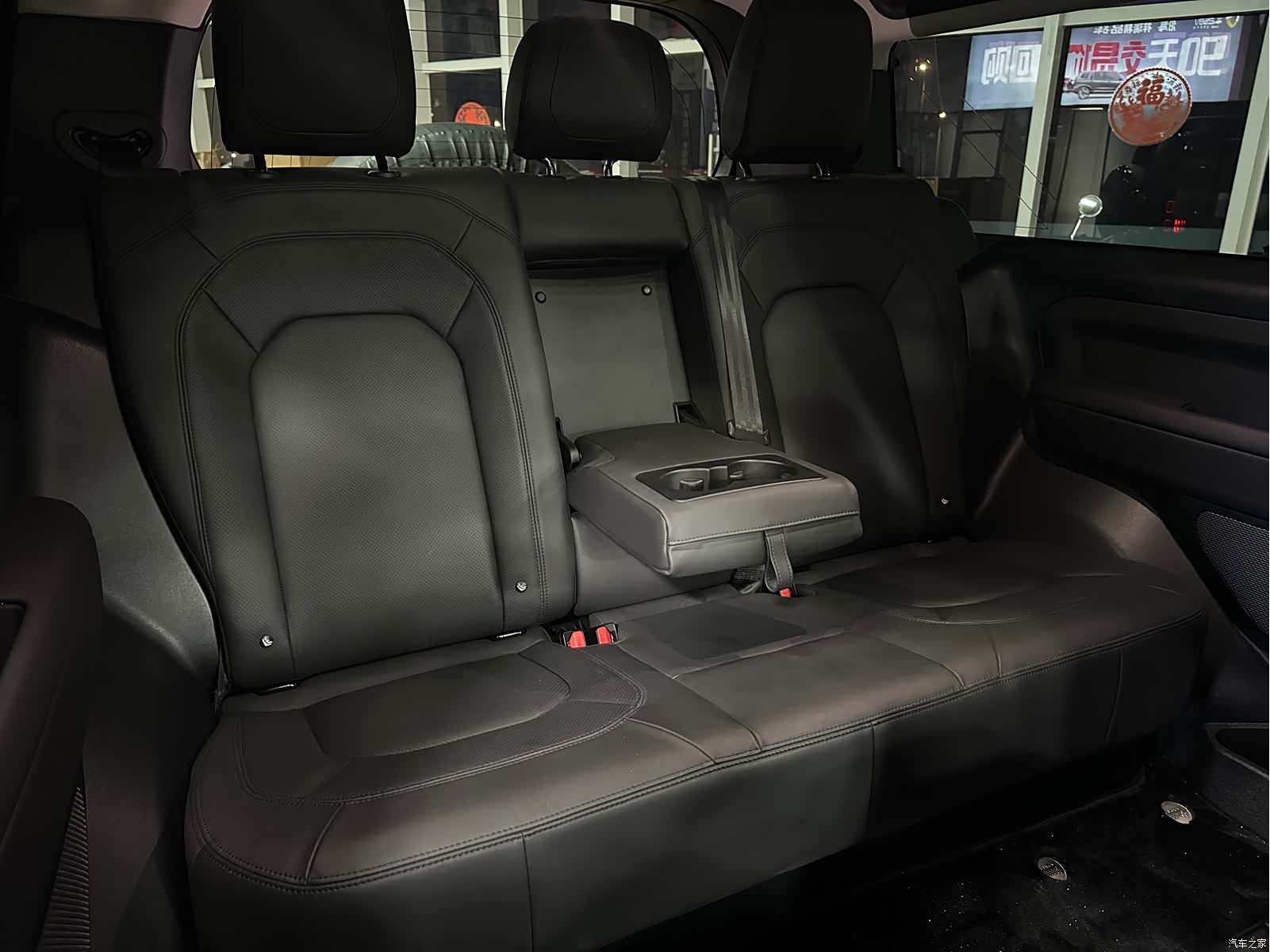 Land Rover Defender, 2023 7