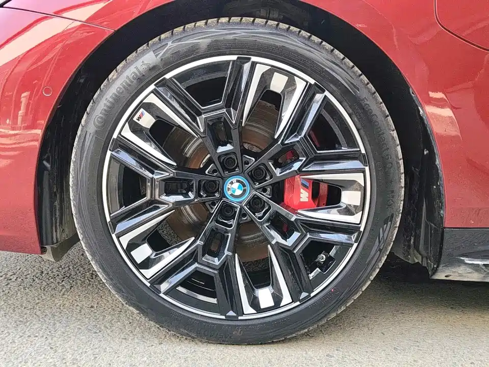 BMW i5 M60