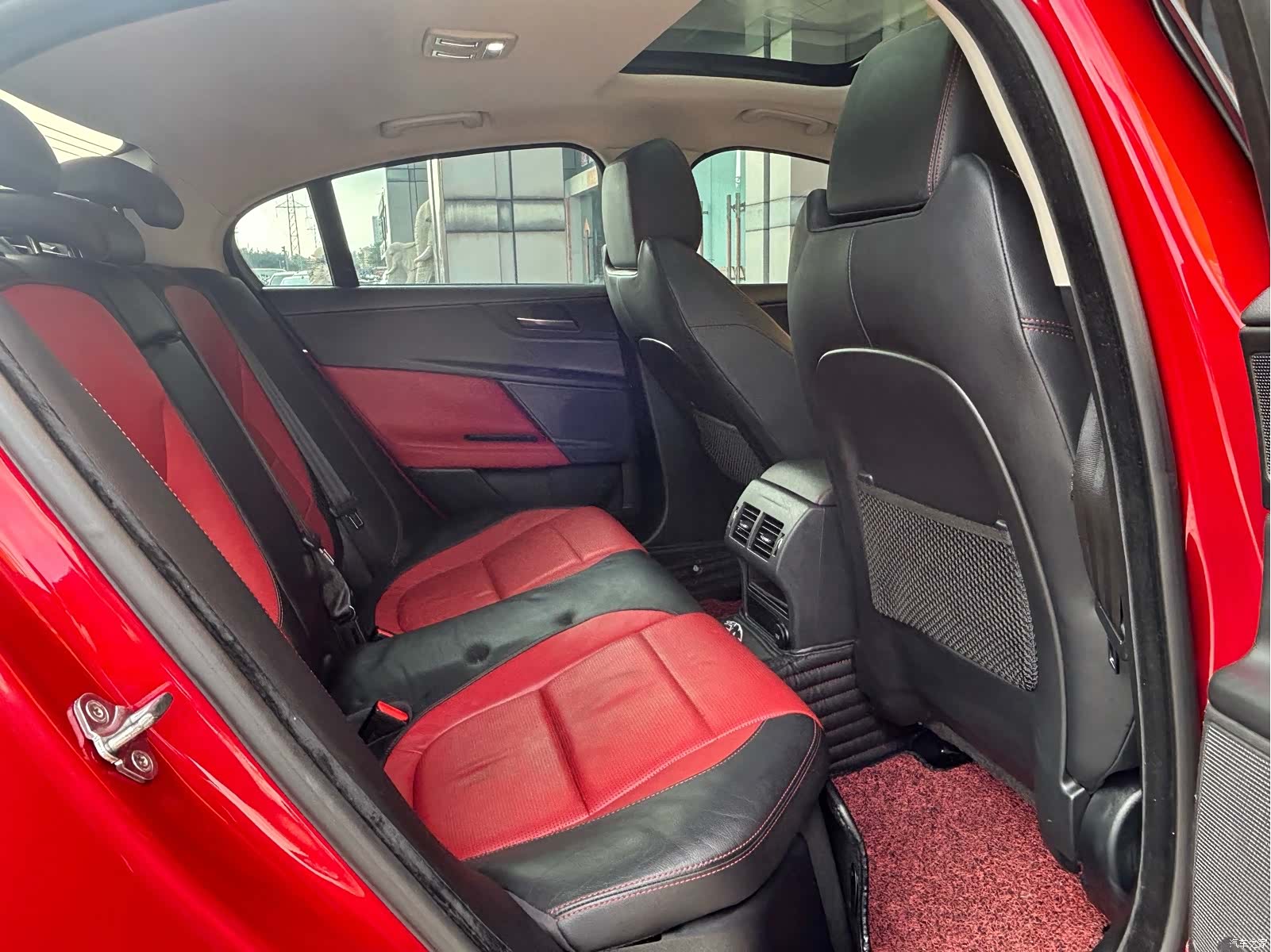 Jaguar XE, 2016 13