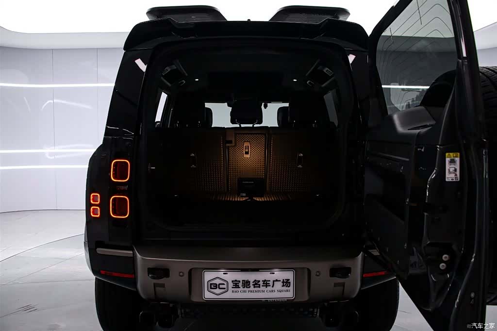 Land Rover Defender, 2024 15