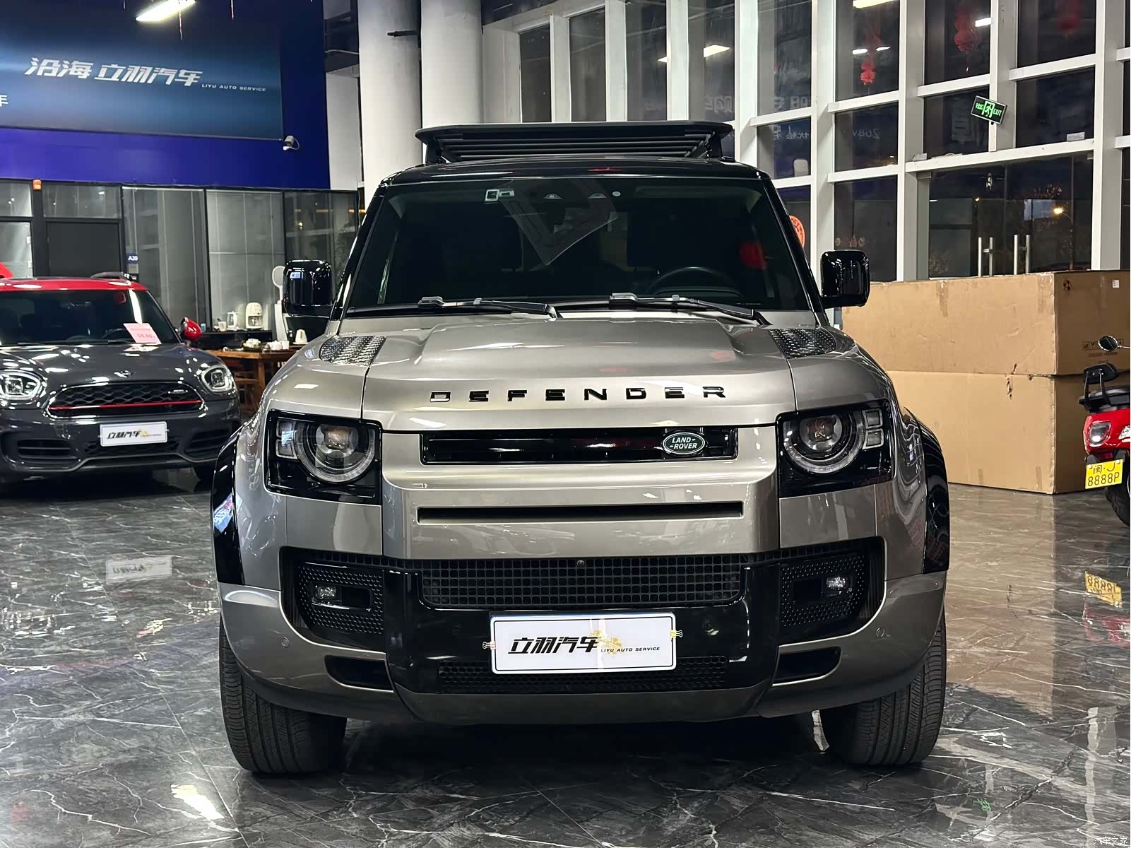 Land Rover Defender, 2023 2