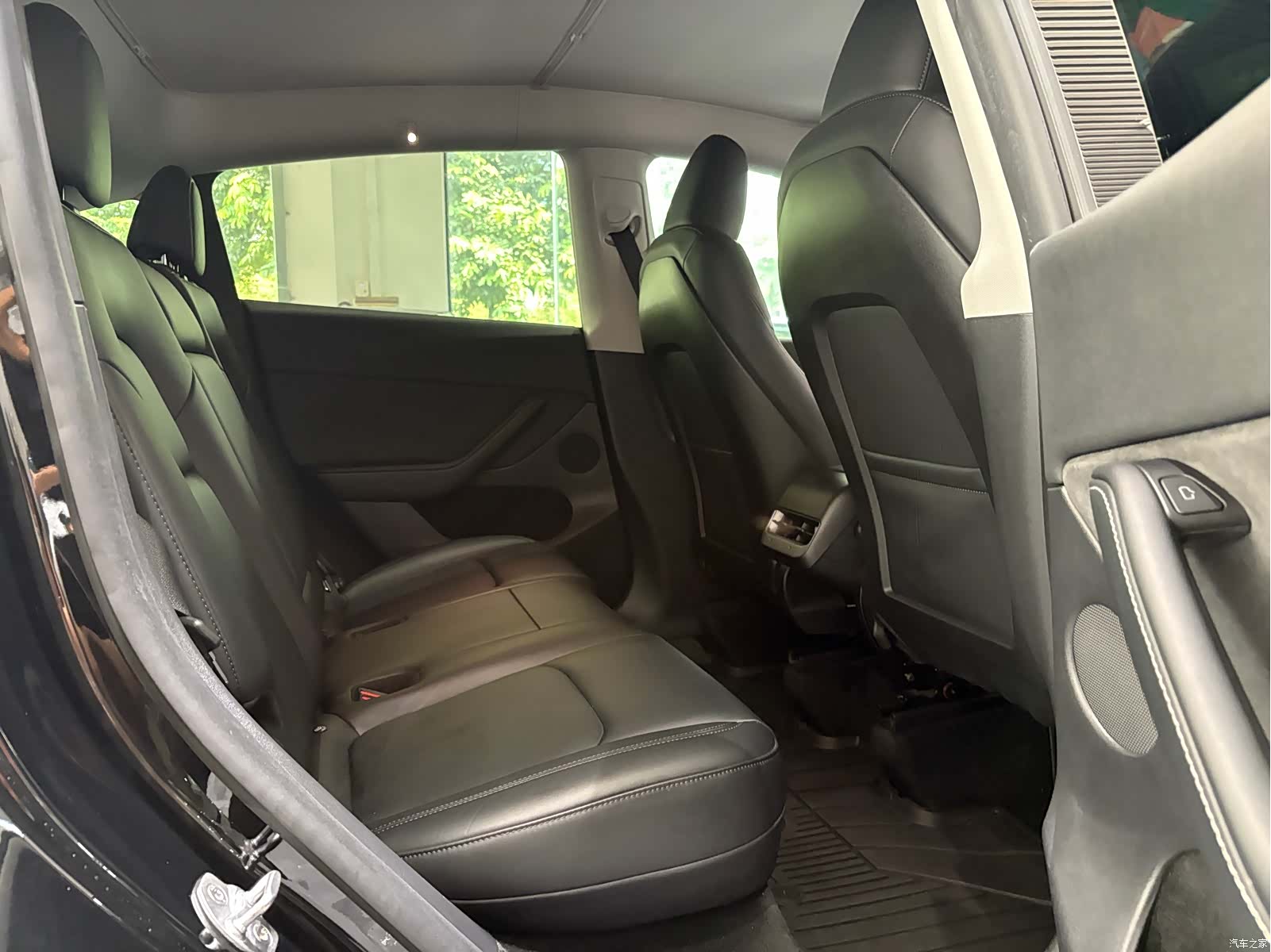Tesla Model Y, 2023 17