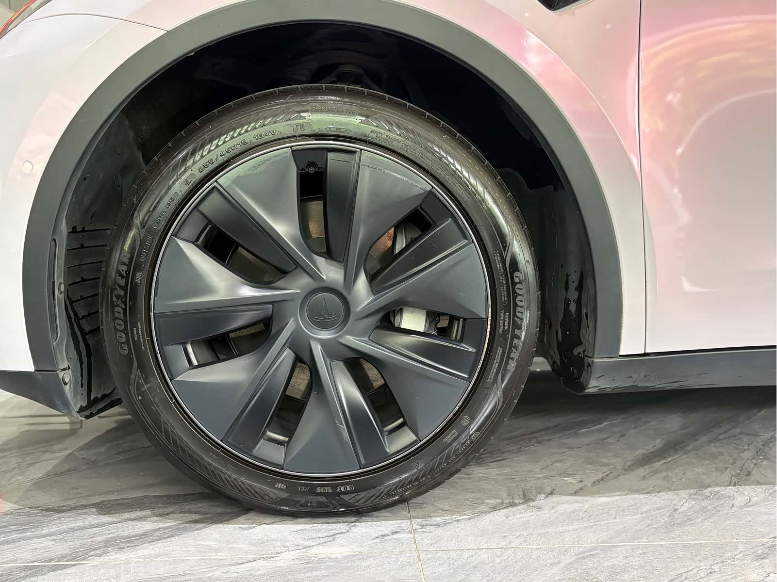 Tesla Model Y, 2023 25