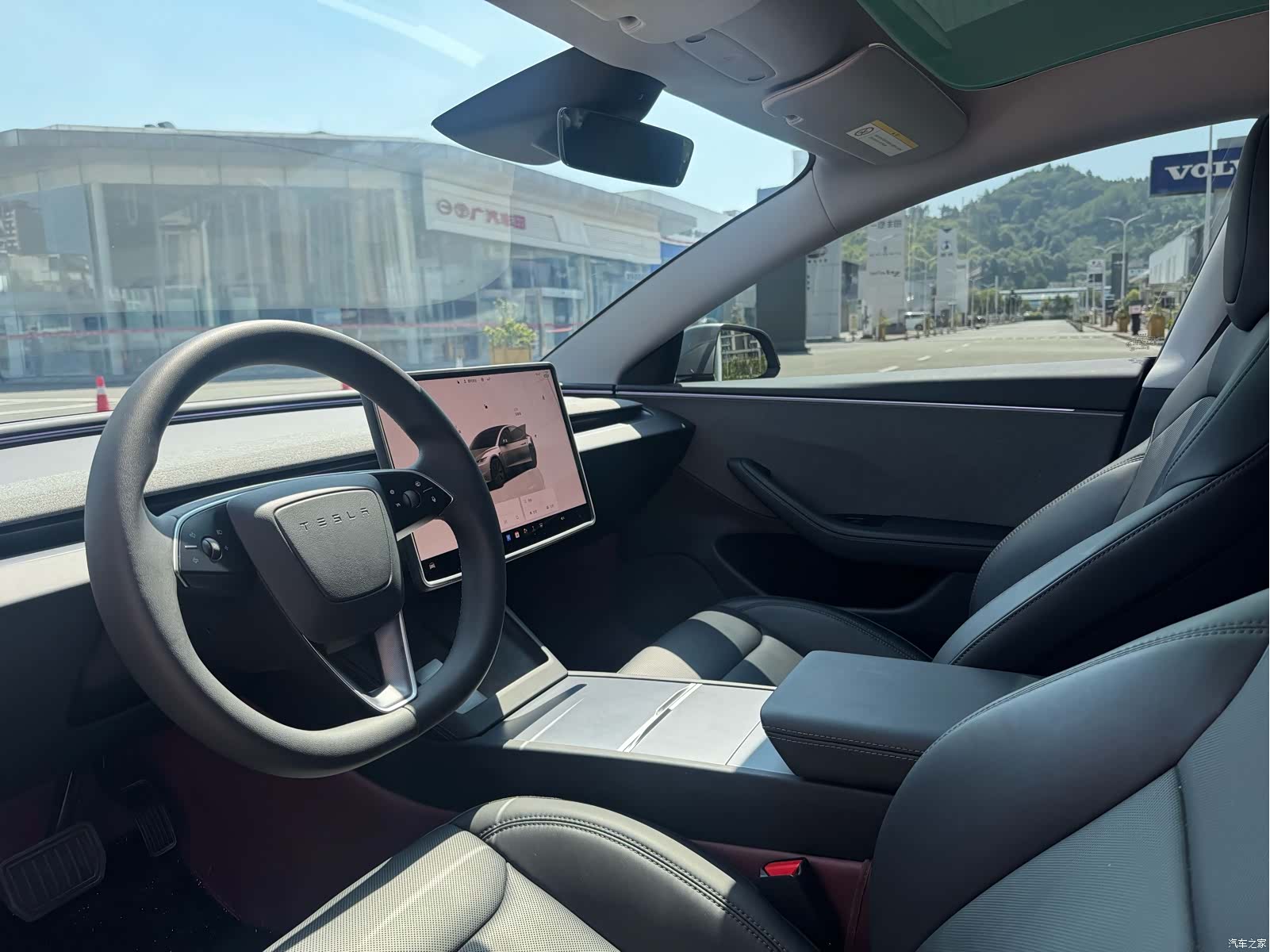 Tesla Model 3, 2025 4