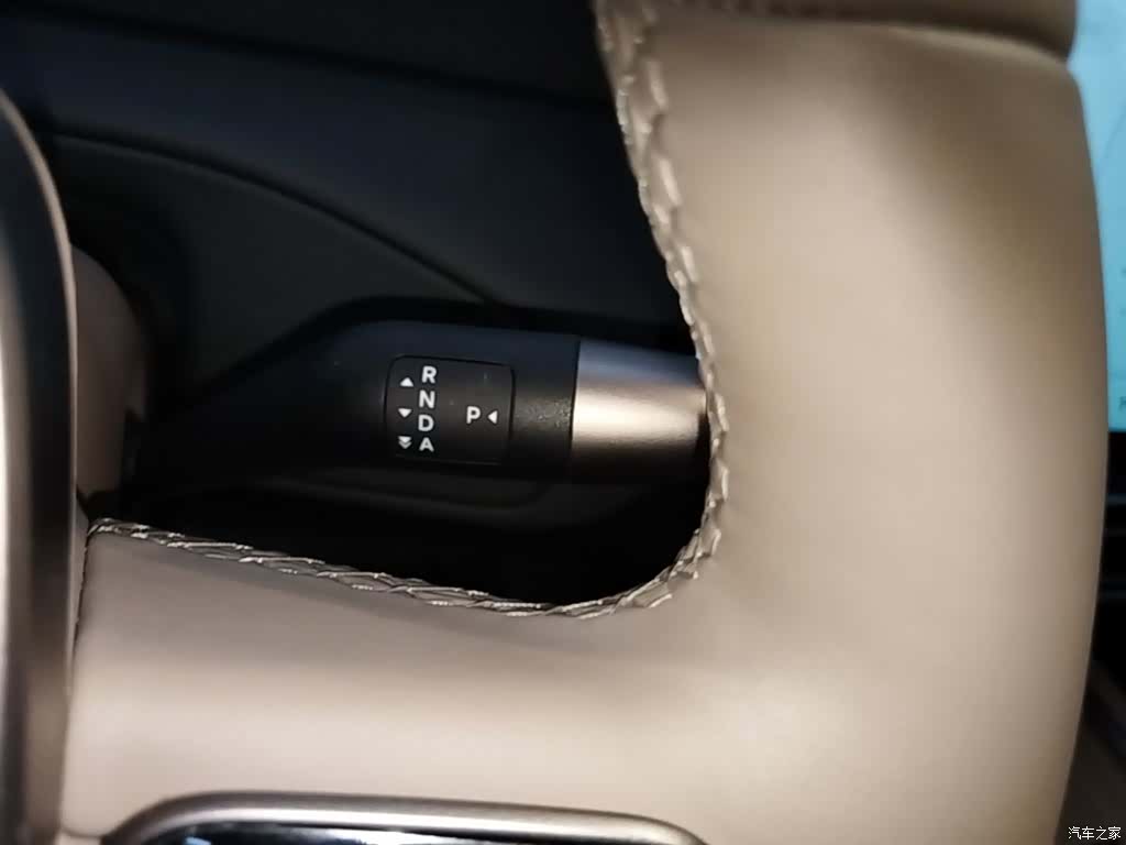 Li Auto MEGA, 2025 14