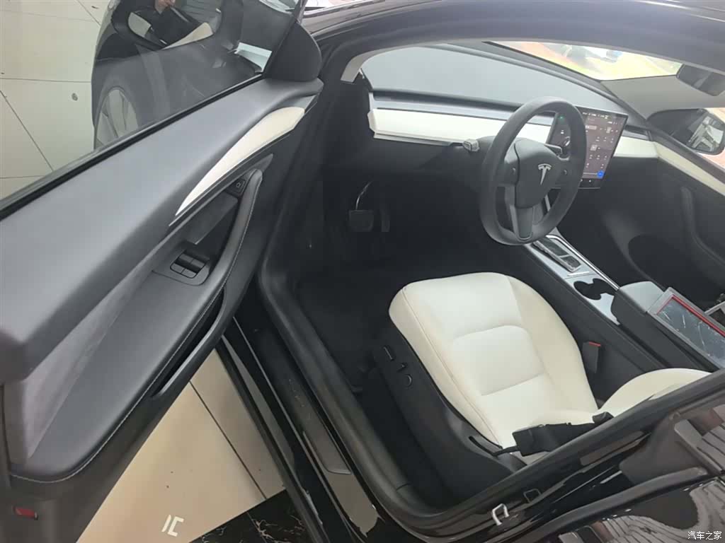 Tesla Model Y, 2023 16