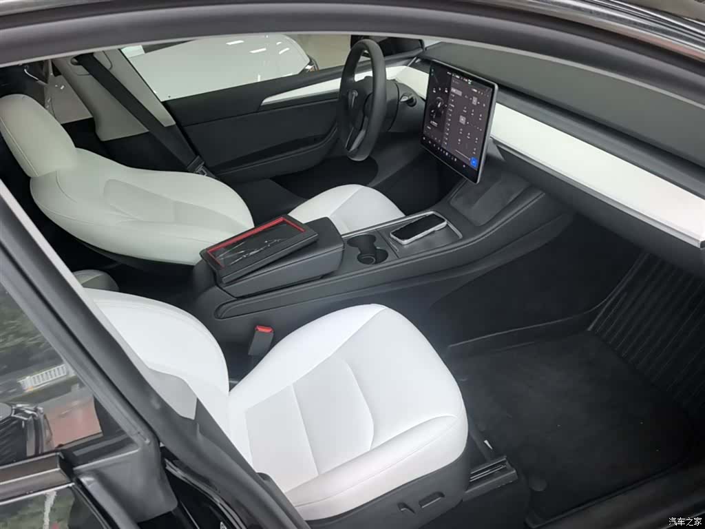 Tesla Model Y, 2023 25