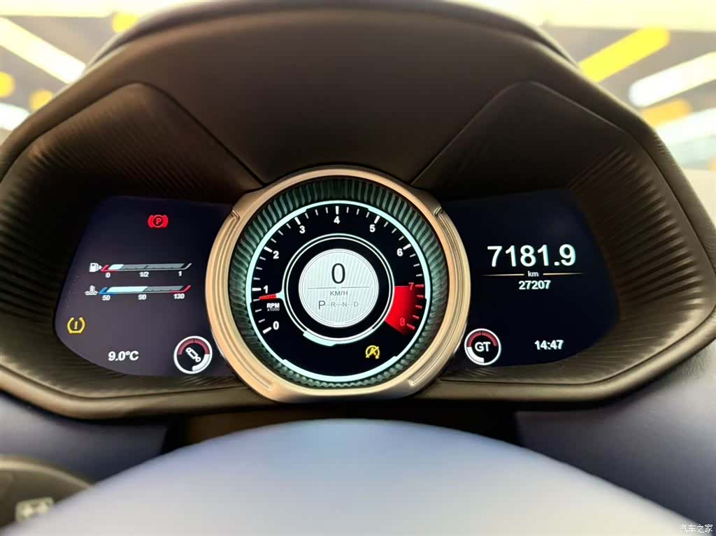 Aston Martin DB11, 2021 все фото