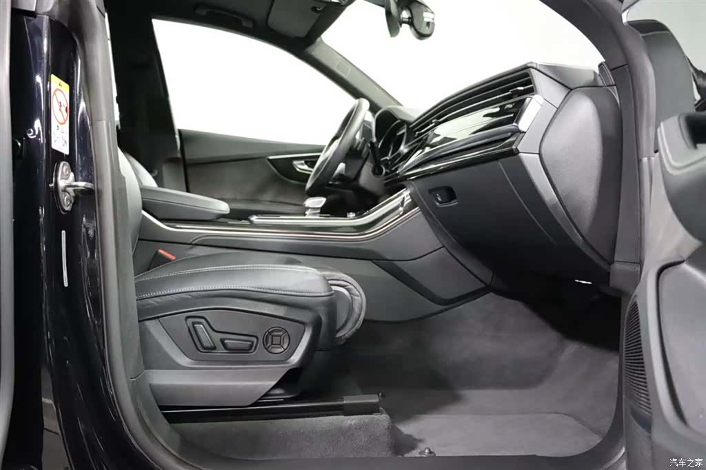 Audi Q8, 2021 7