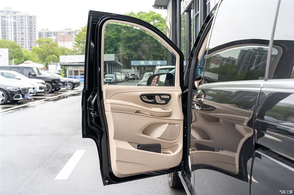 Mercedes-Benz V-Class, 2023 17