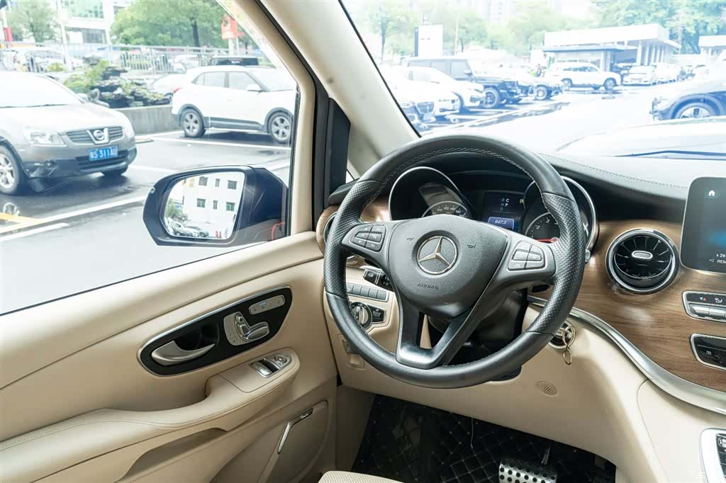 Mercedes-Benz V-Class, 2023 14