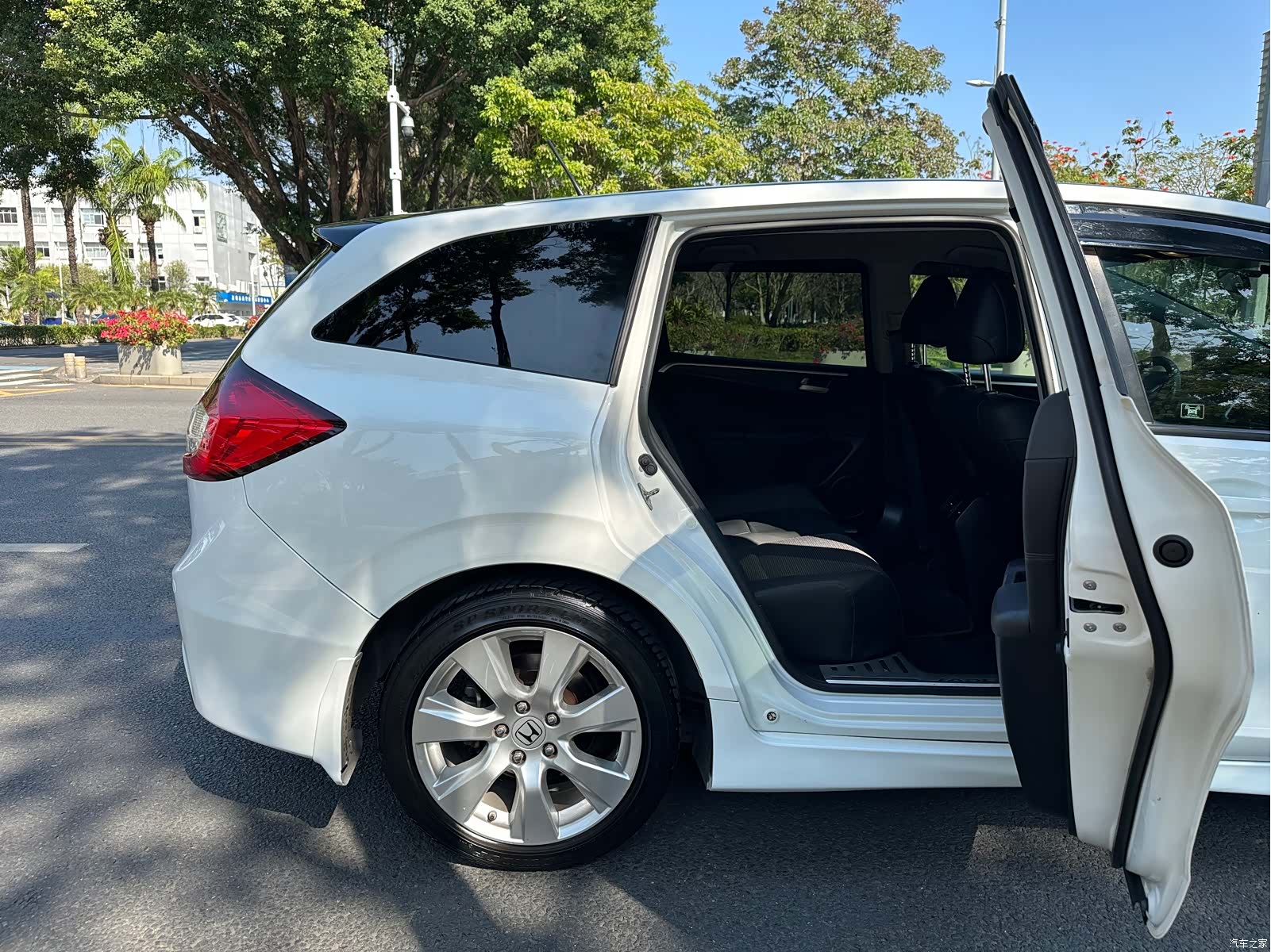 Honda Jade, 2014 21