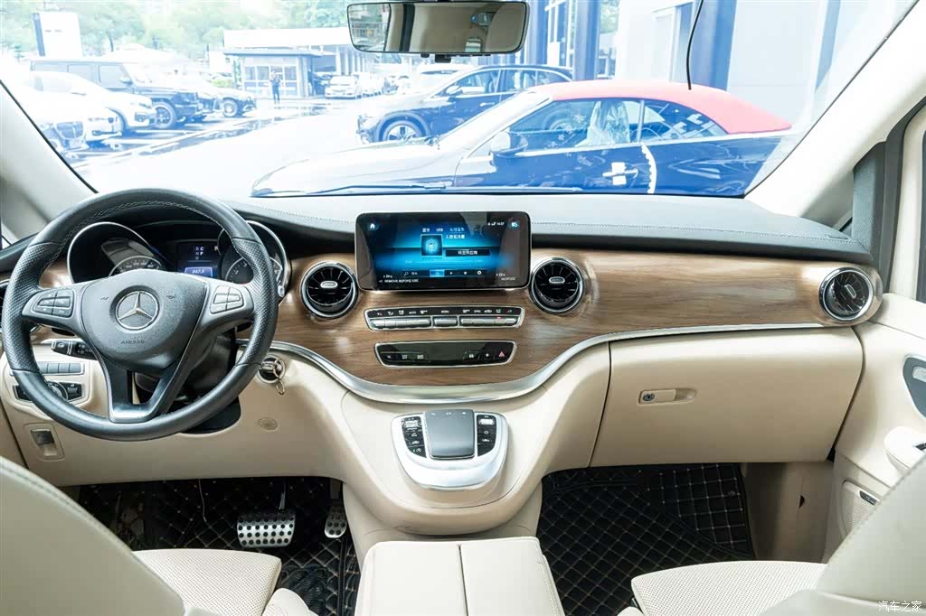 Mercedes-Benz V-Class, 2023 7