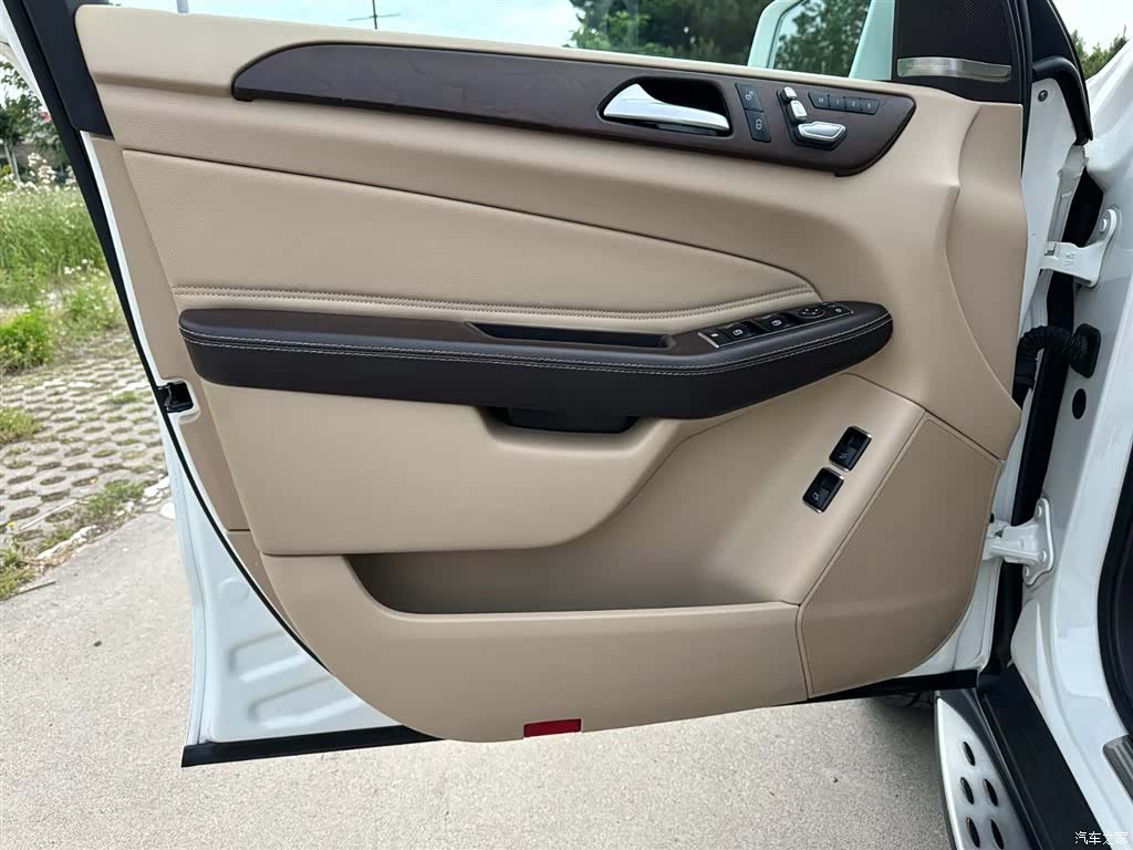 Mercedes-Benz GLS, 2018 13