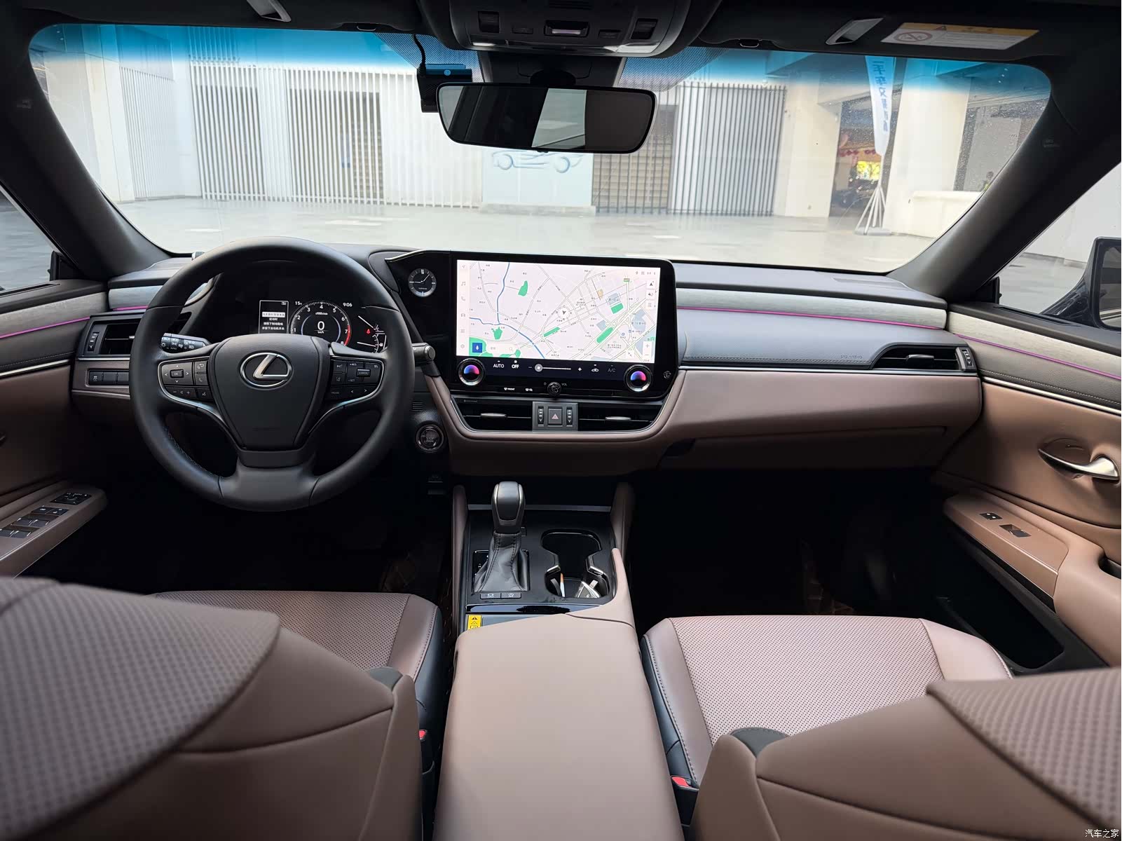 Lexus ES, 2025 10