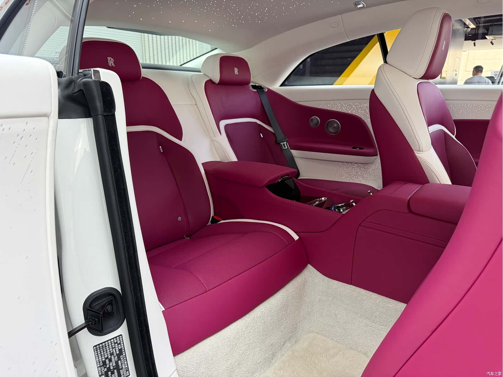 Rolls-Royce Spectre, 2026 13