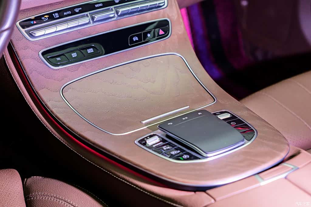 Mercedes-Benz E-Class, 2023 13
