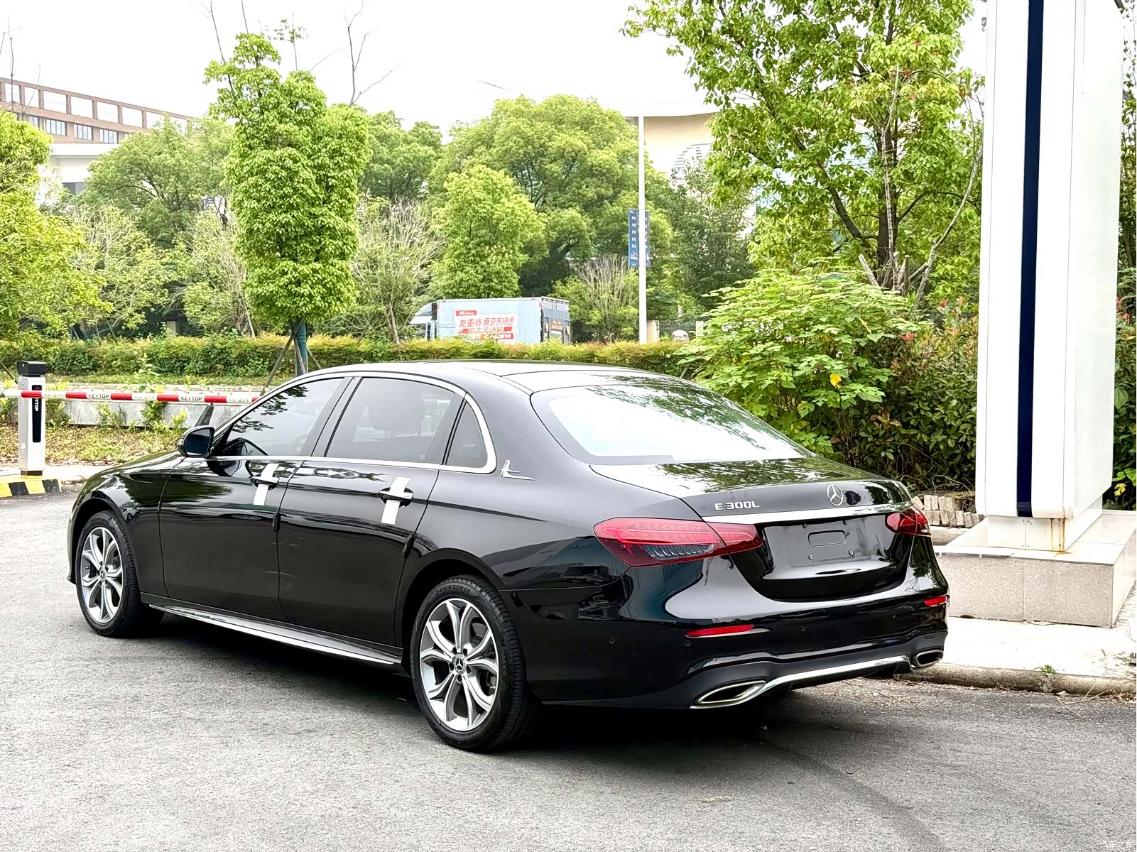 Mercedes-Benz E-Class, 2022 3