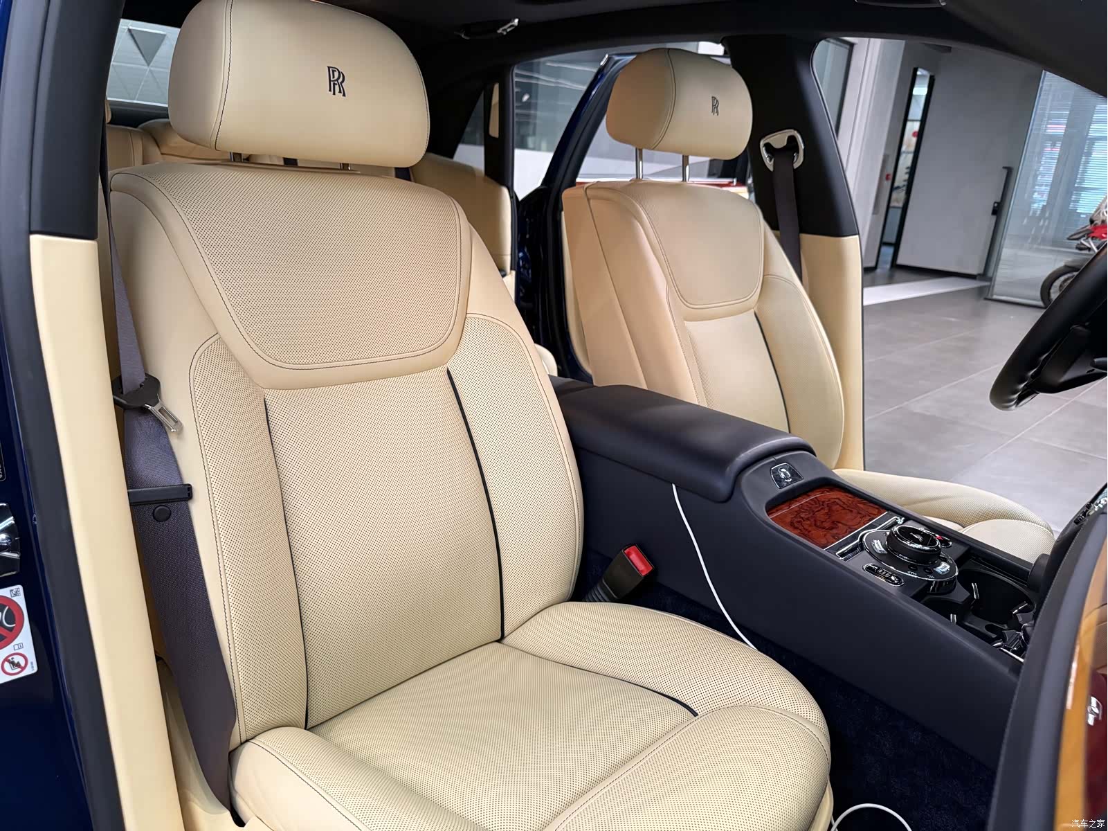 Rolls-Royce Ghost, 2016 14