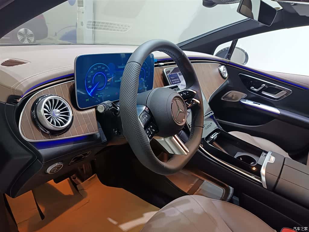 Mercedes-Benz EQE, 2025 12