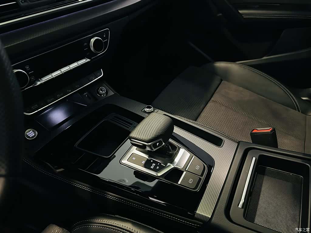 Audi Q5L, 2025 11