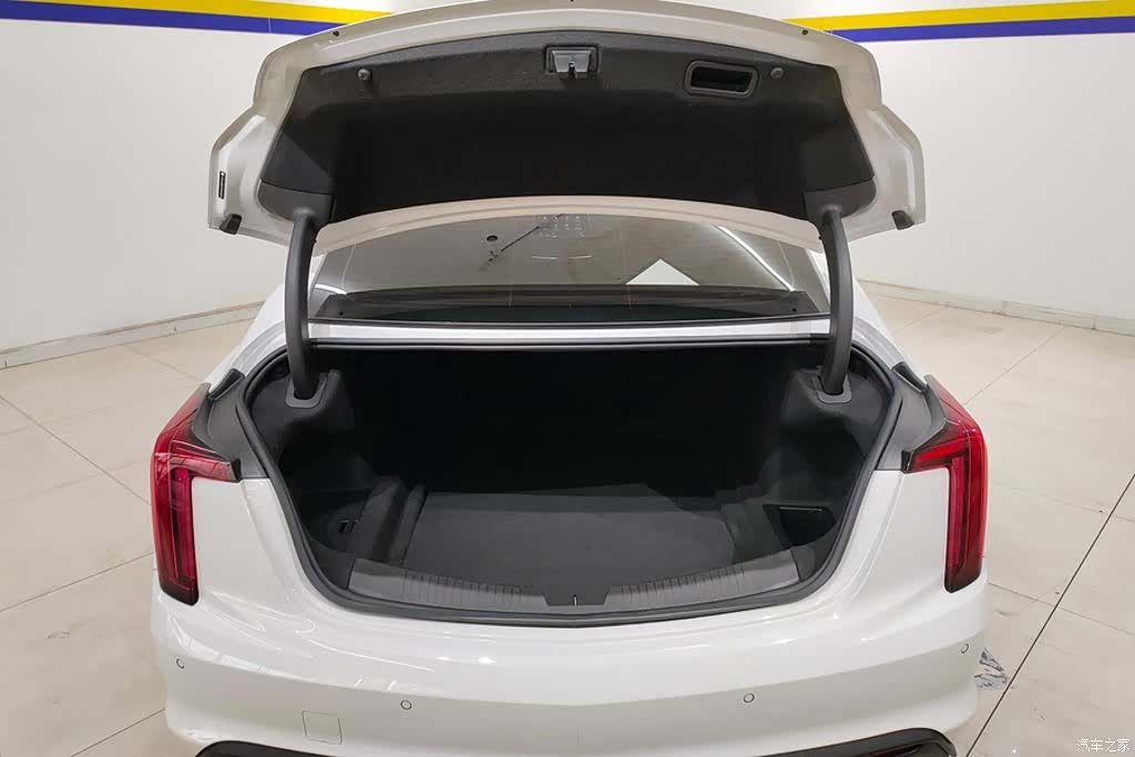 Cadillac CT5, 2023 4