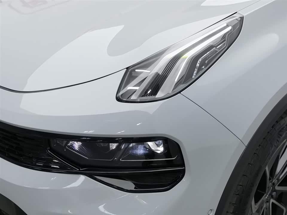 Lynk & Co 01