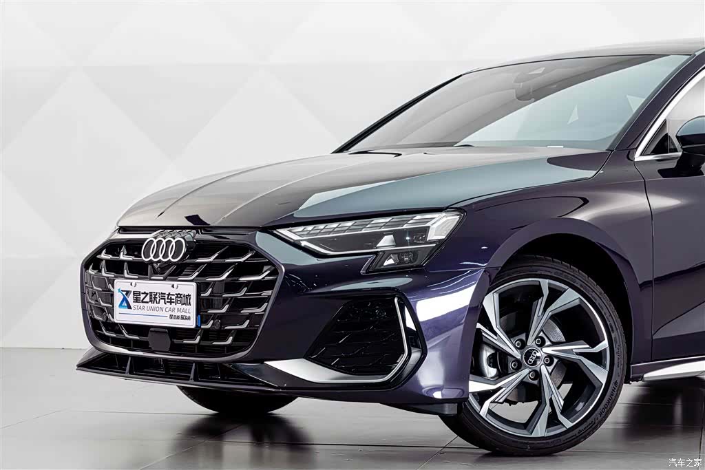 Audi Flying Spur, 2025 3