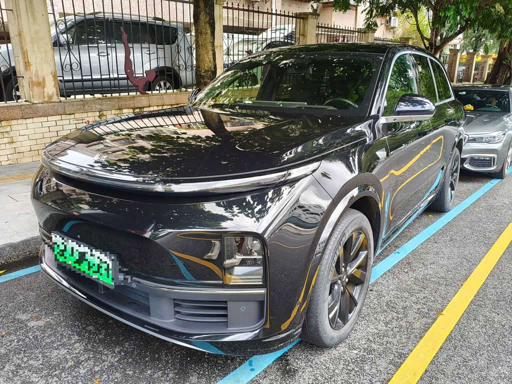 Li Auto L8