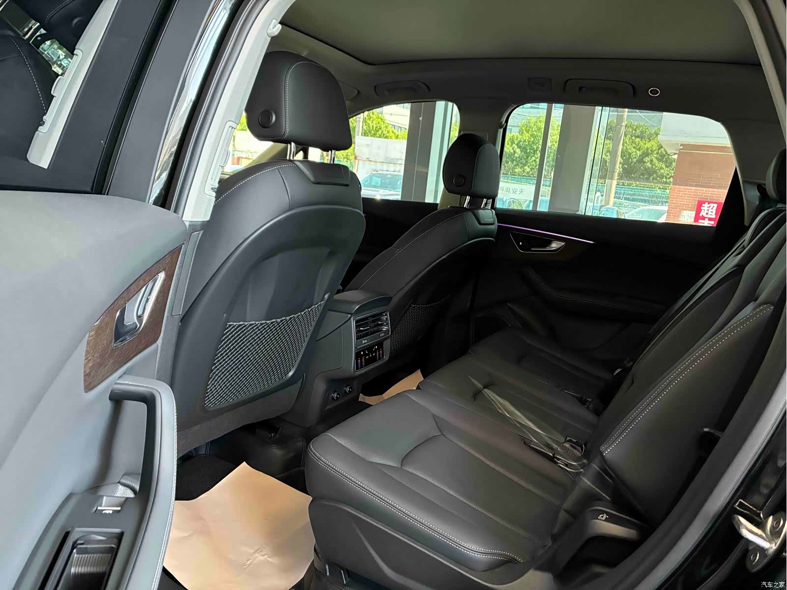 Audi Q7, 2025 9