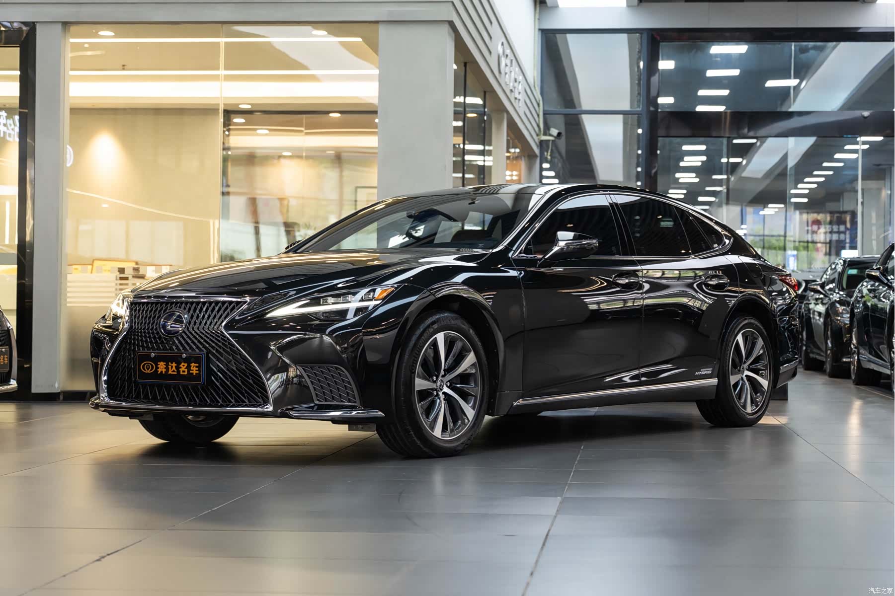 Lexus LS, 2021 1
