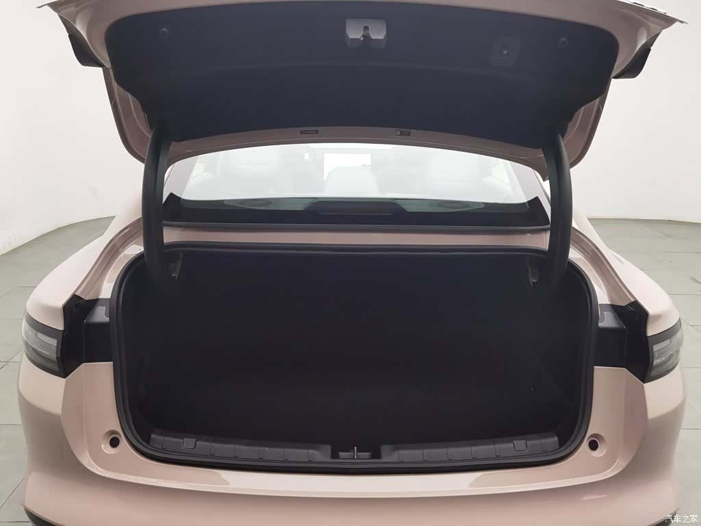 Leapmotor B01, 2025 16