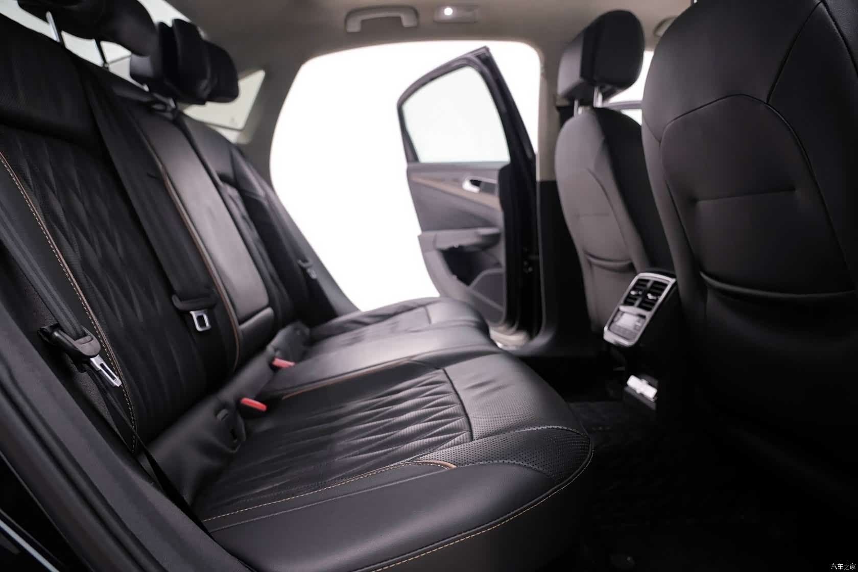 Volkswagen Passat, 2019 25