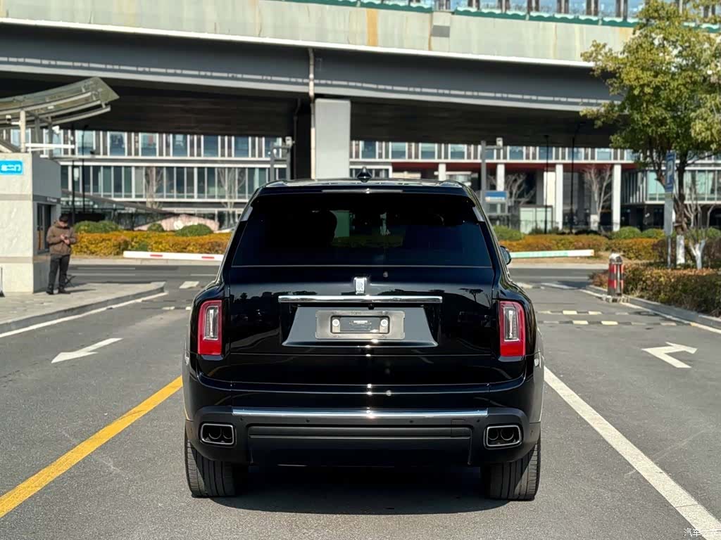 Rolls-Royce Cullinan, 2023 все фото