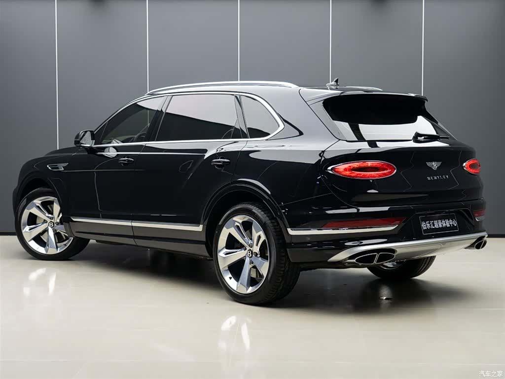 Bentley Bentayga, 2024 3