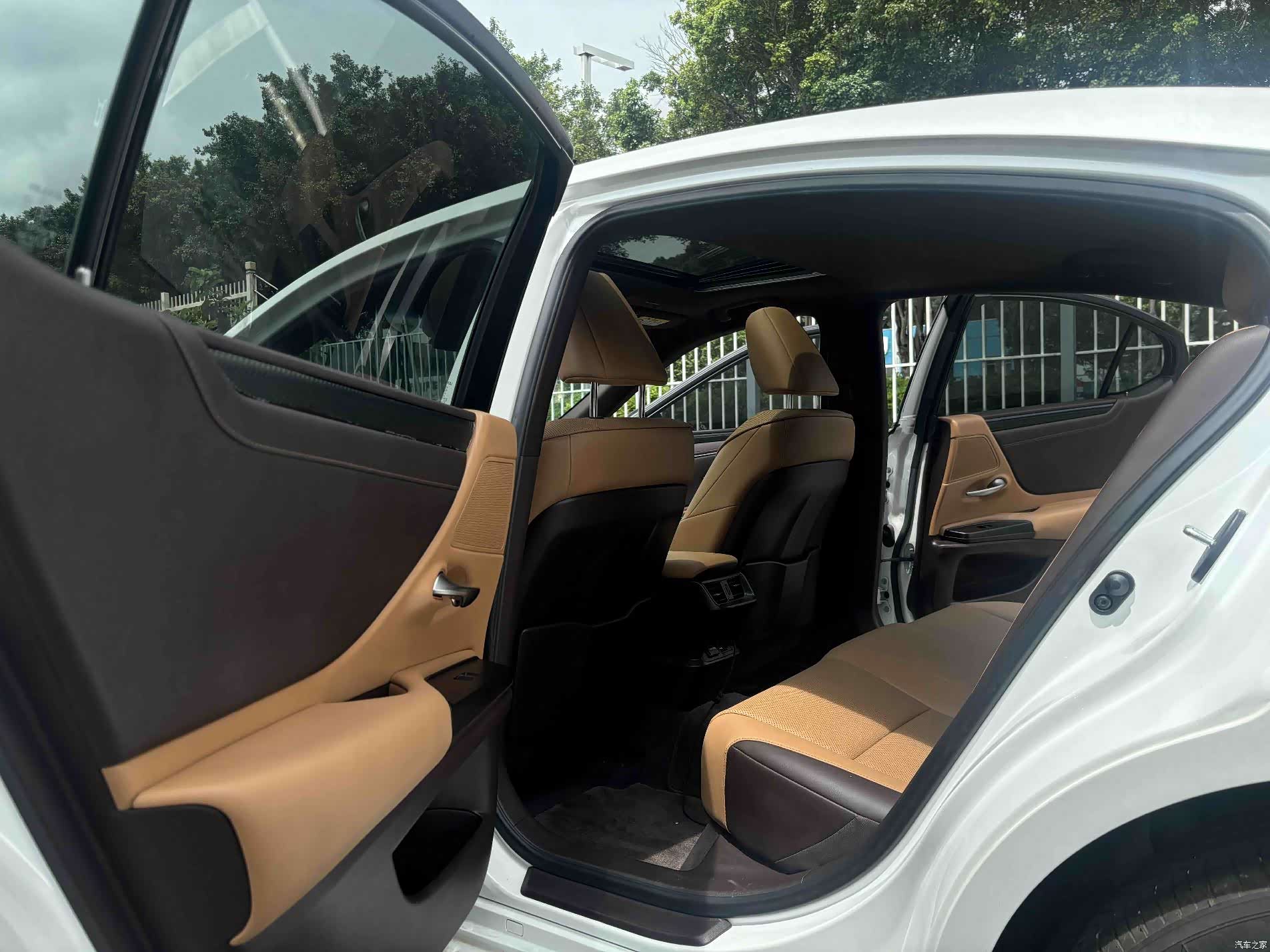 Lexus ES, 2021 11