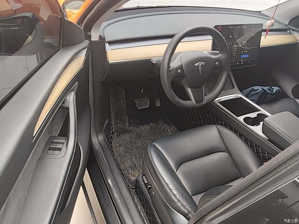Tesla Model Y, 2023 16