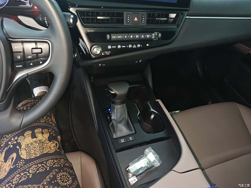 Lexus ES, 2023 14