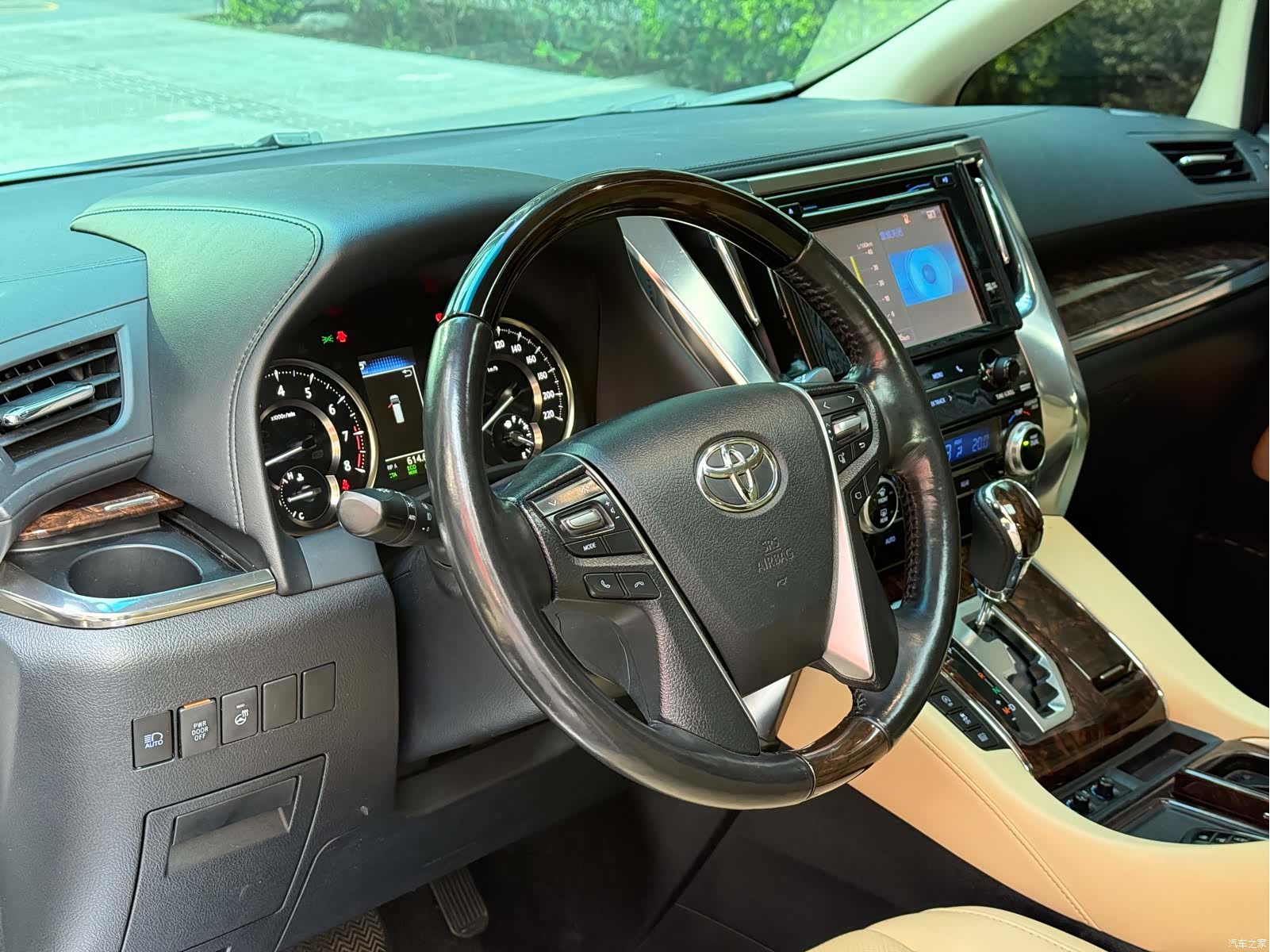Toyota Alphard, 2018 8