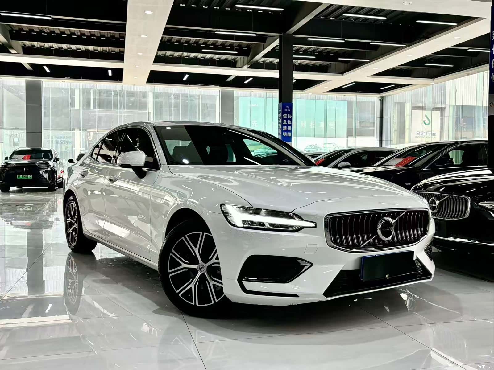 Volvo S60, 2025 3