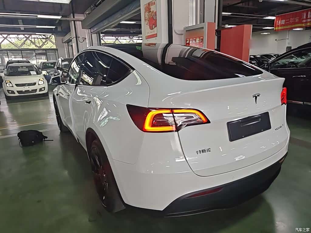 Tesla Model Y, 2022 все фото