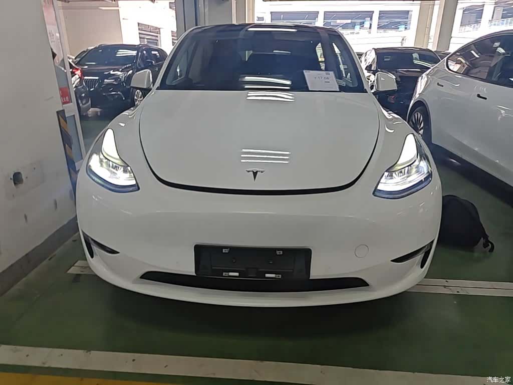 Tesla Model Y, 2022 3