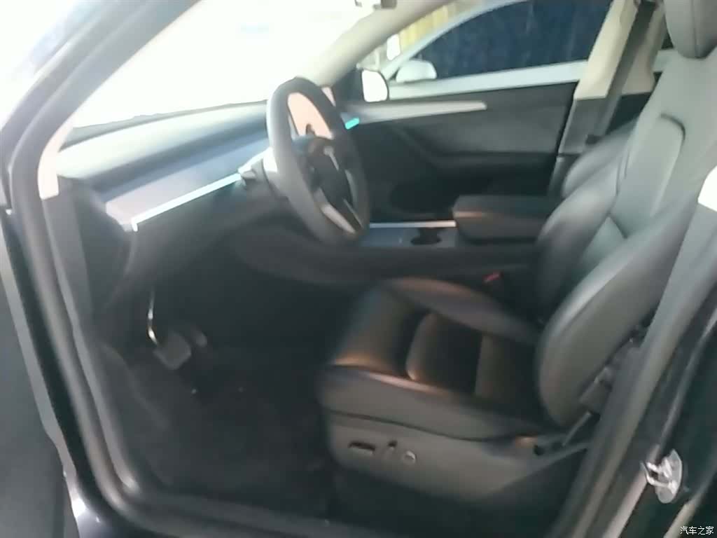 Tesla Model Y, 2024 15