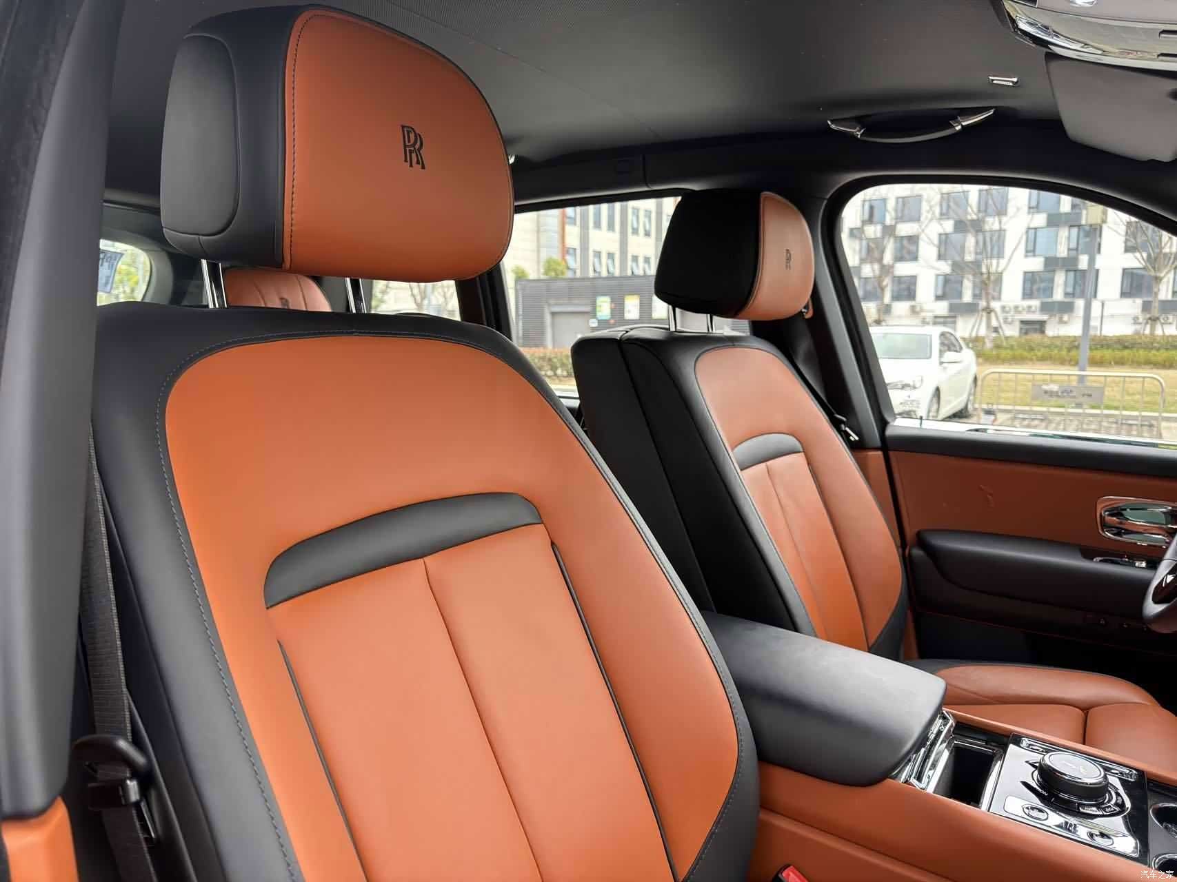 Rolls-Royce Cullinan, 2022 14