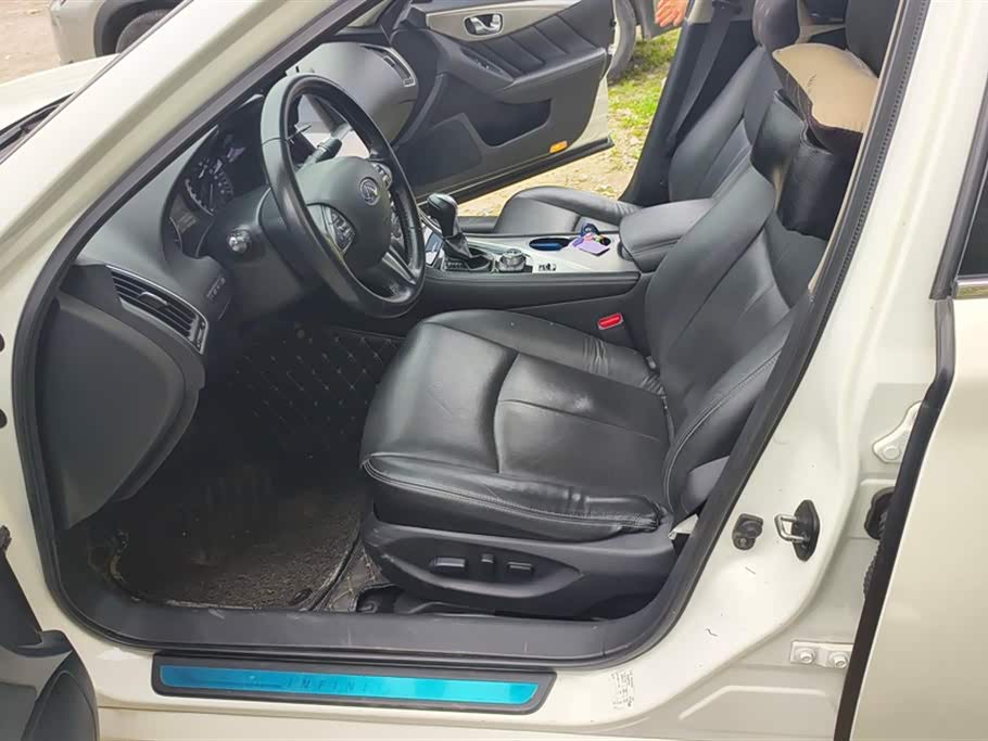 Infiniti Q50L