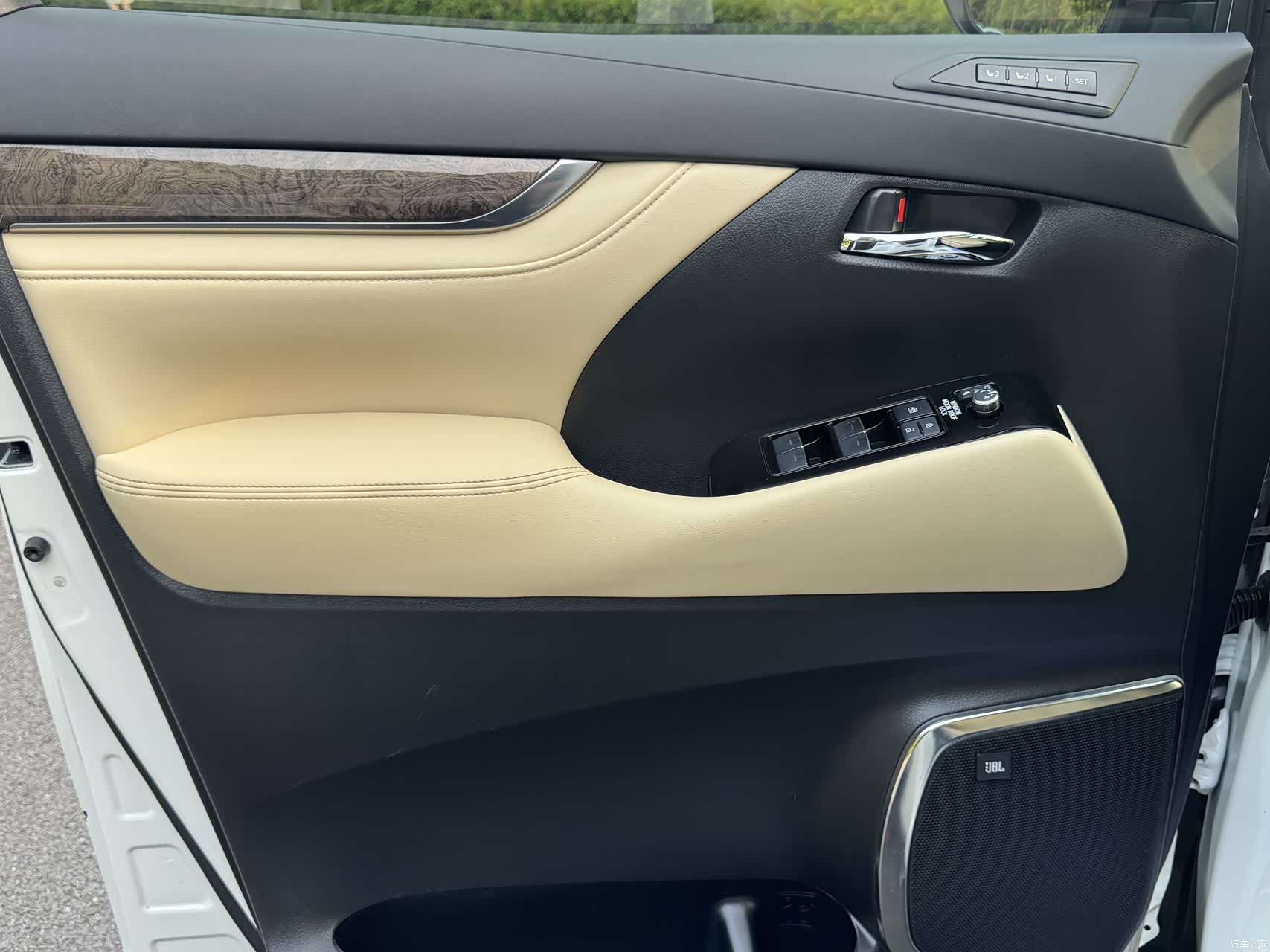 Toyota Vellfire, 2022 14