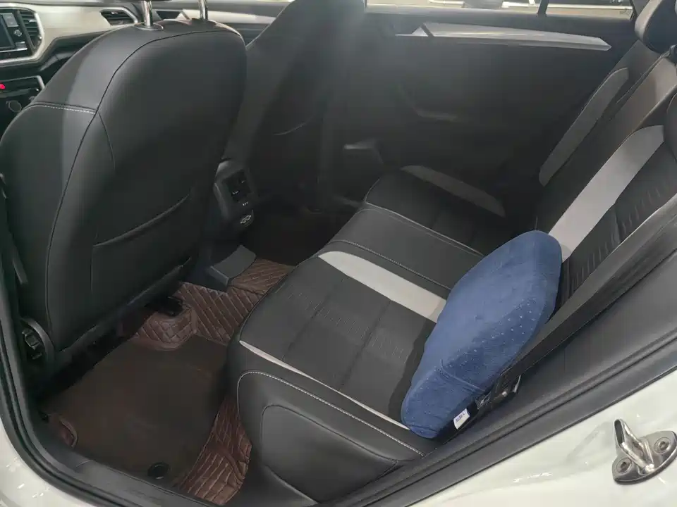 Volkswagen T-ROC exploring Songs