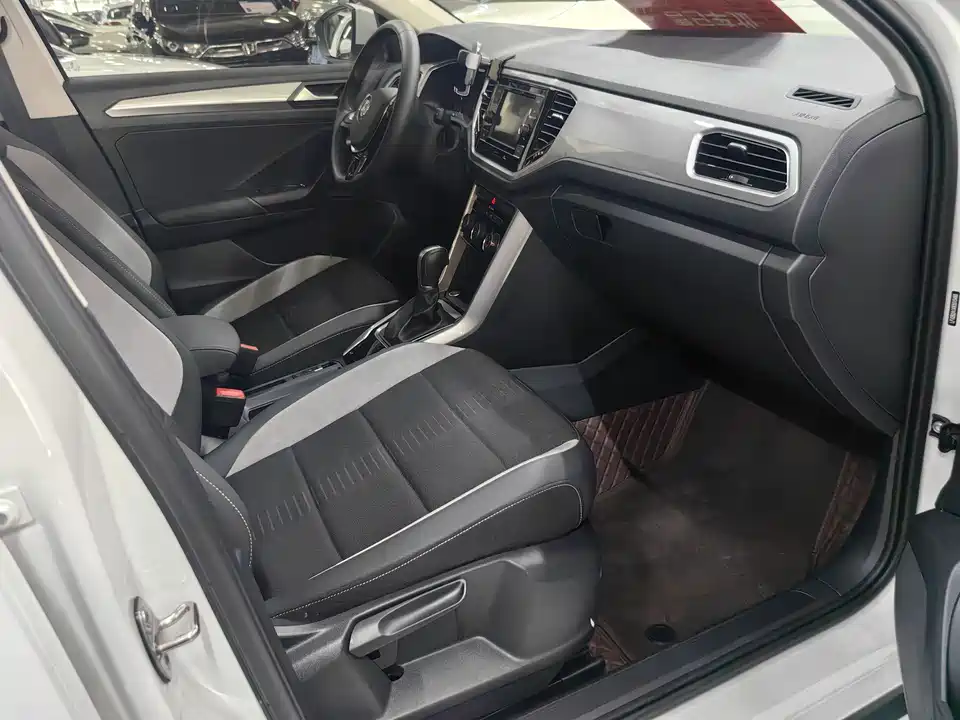 Volkswagen T-ROC exploring Songs